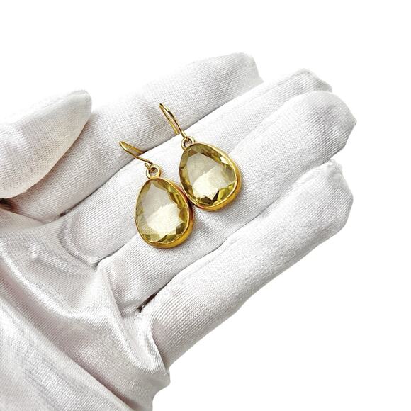 Earrings Faceted Teardrop Yellow Green Translucent Stone Bezel Cut Gold Tone - Picture 3 of 7